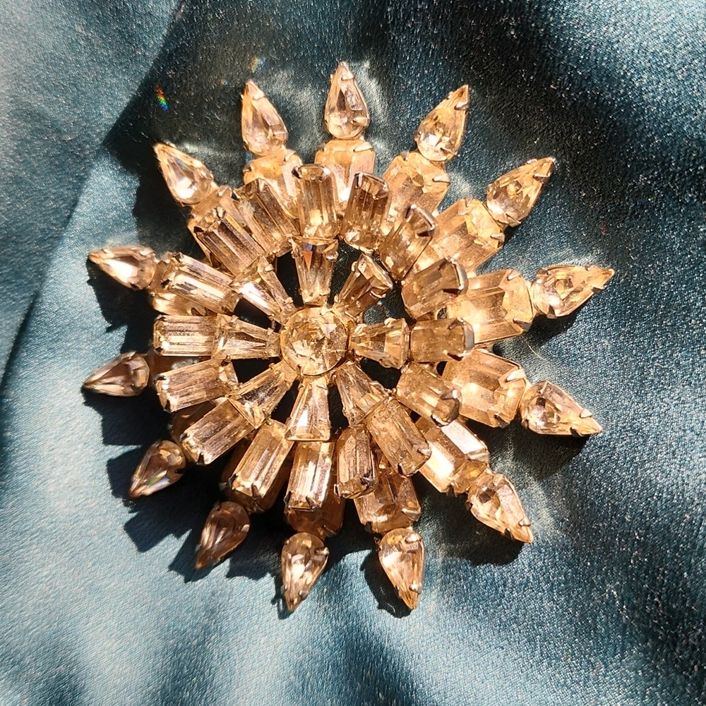 GORGEOUS BIG WEISS RHINESTONE PIN VINTAGE